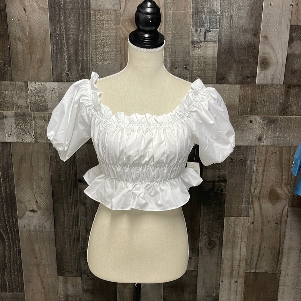 Vigoss white top NWT size medium